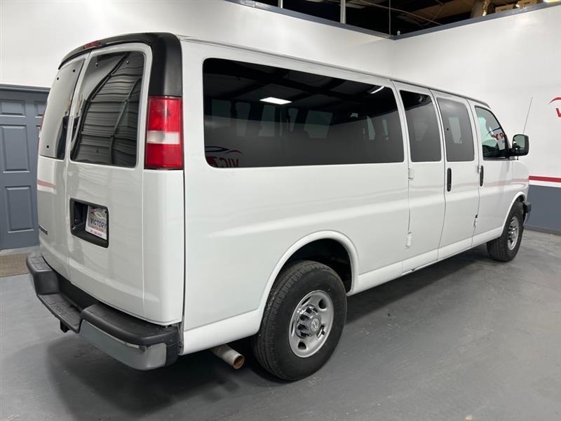 chevrolet express passenger 2017 1GAZGPFG2H1333430 image chevrolet express passenger 2017 1GAZGPFG2H1333430 image
